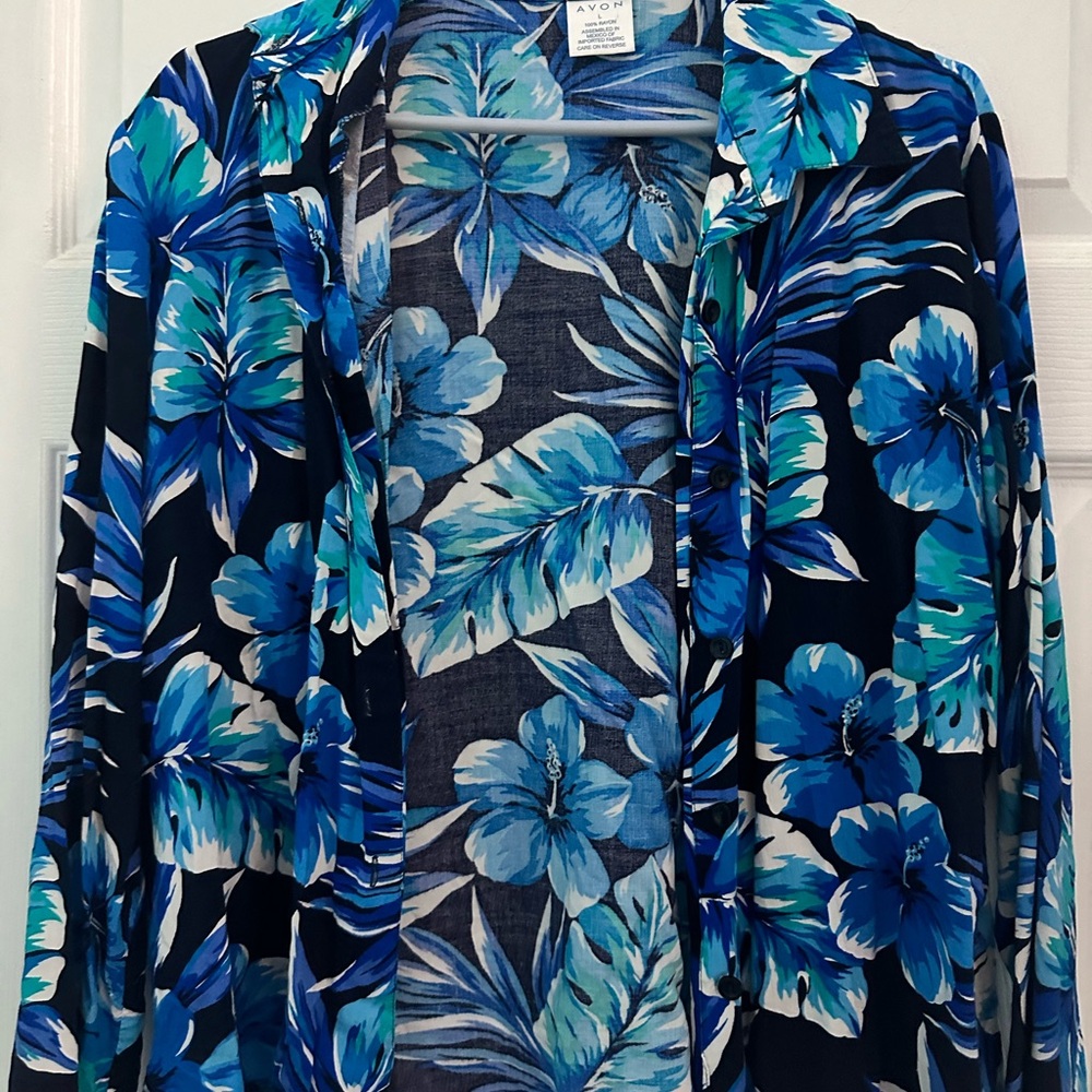 Avon Blue and Black Floral Kimono
